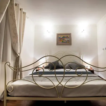 Impeccable 1-bed In Center Of