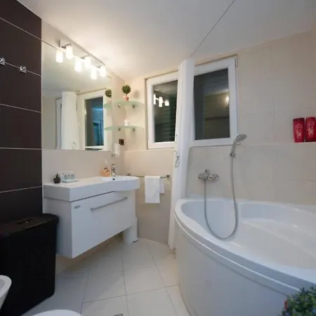 Impeccable 1-bed In Center Of Apartment *