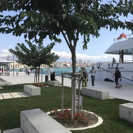 Impeccable 1-bed In Center Of شقة سبليت