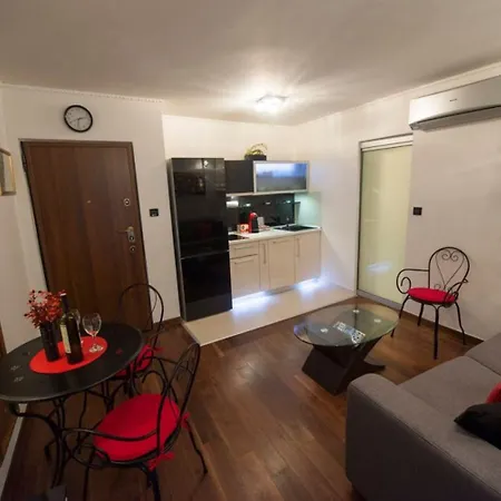Impeccable 1-bed In Center Of سبليت