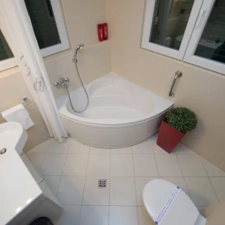 Impeccable 1-bed In Center Of * سبليت